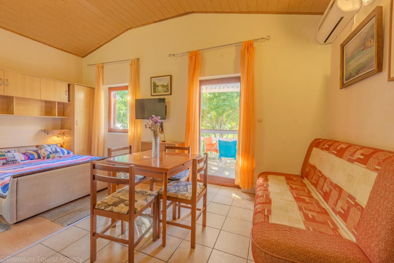 Zdenko Apartment Metajna Ngoại thất bức ảnh